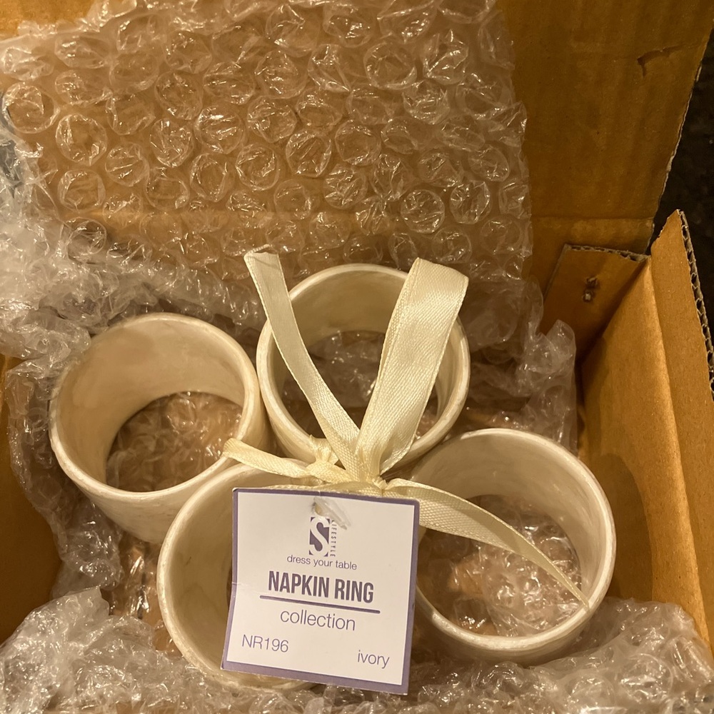 Saro Set of 8 ivory Capiz Napkin Rings. Can buy multiple sets of 8!